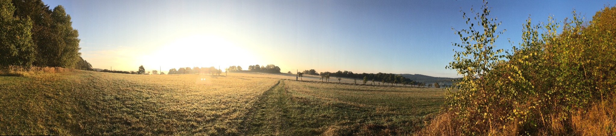 Panorama louky u chaty